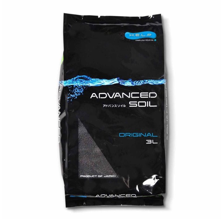 Sort pose Aquael H.E.L.P. Advanced Soil Original 3 L med et vindue, hvor de små sorte korn ses